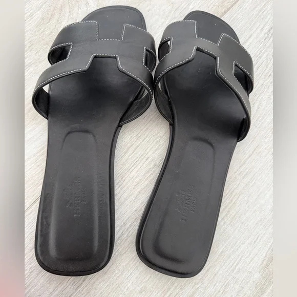 Hermès Oran Black Sandals Sz 39 - Picture 4 of 6
